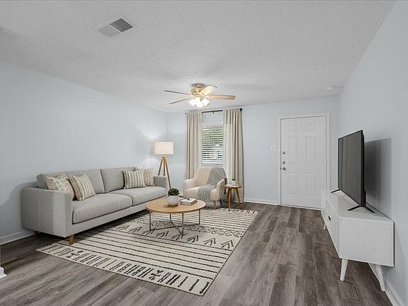 2nd image of 303 Mansfield Rd