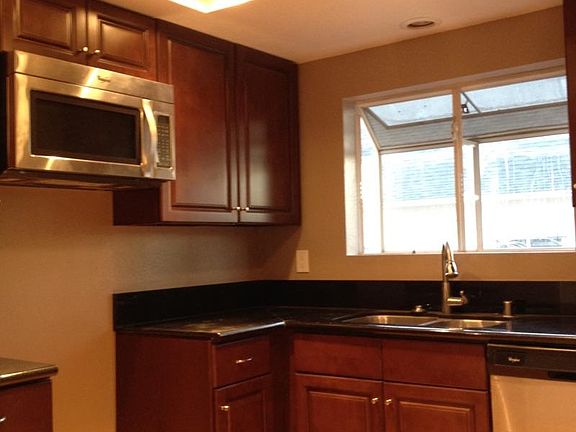 3rd image of 941 Elm Ave APT 11