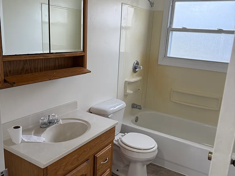 411 Eberhart Dr — Photo 4