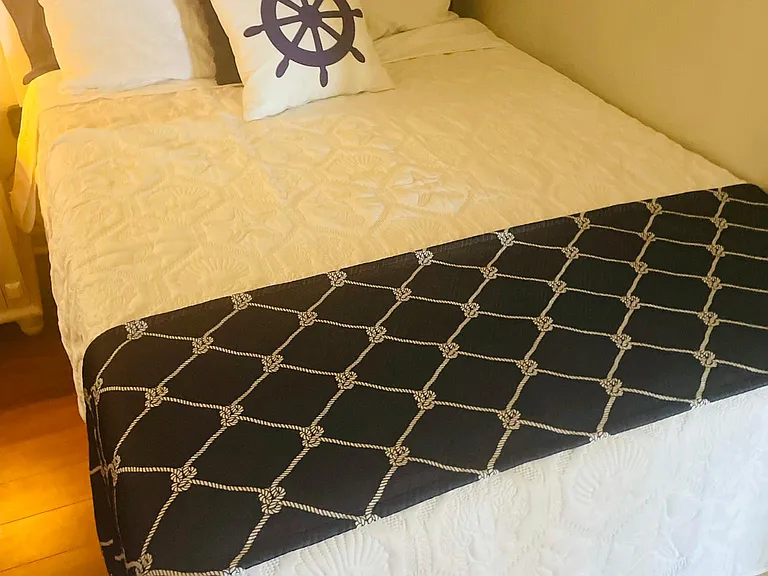 Guest bedroom, like I said new beds.
