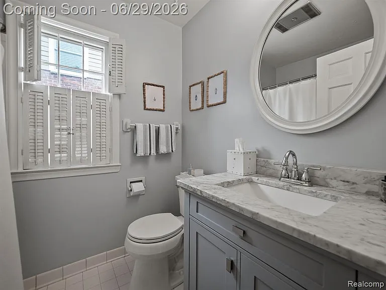 1646 S Bates St — Photo 14