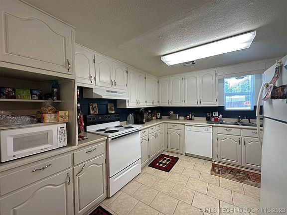 4th image of 8922 Cottonwood St