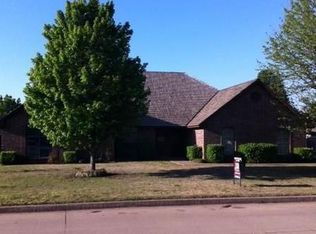 4213 Country Club Dr, Enid, OK 73703