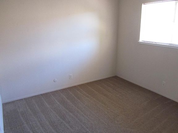 4th image of 922 Ferry St #3