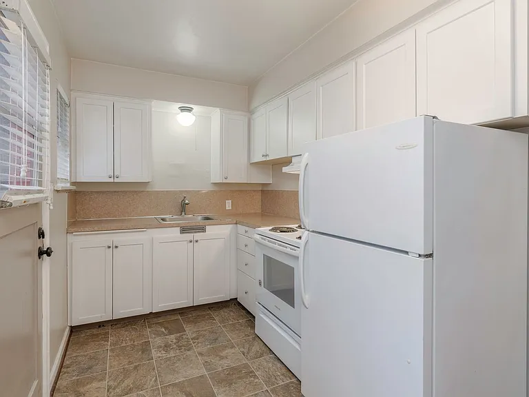 Lovely 1 Bed, 1 Bath at Irving Court Apartments — Photo 9