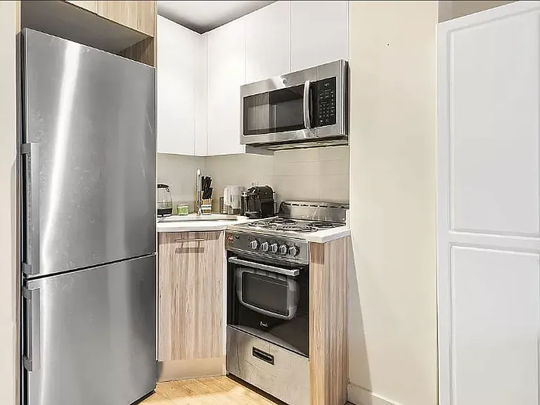 228 E 81st St #5-C — Photo 4