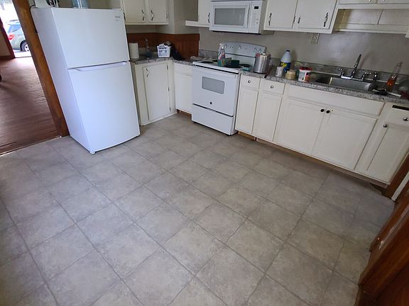 5th image of 429 Green St