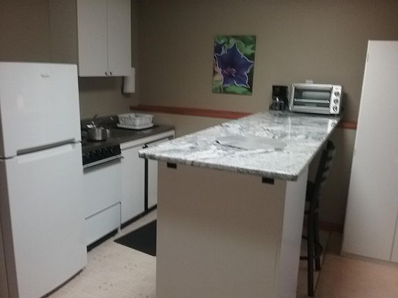 Furnished Kitchenette/Granite Breakfast Bar