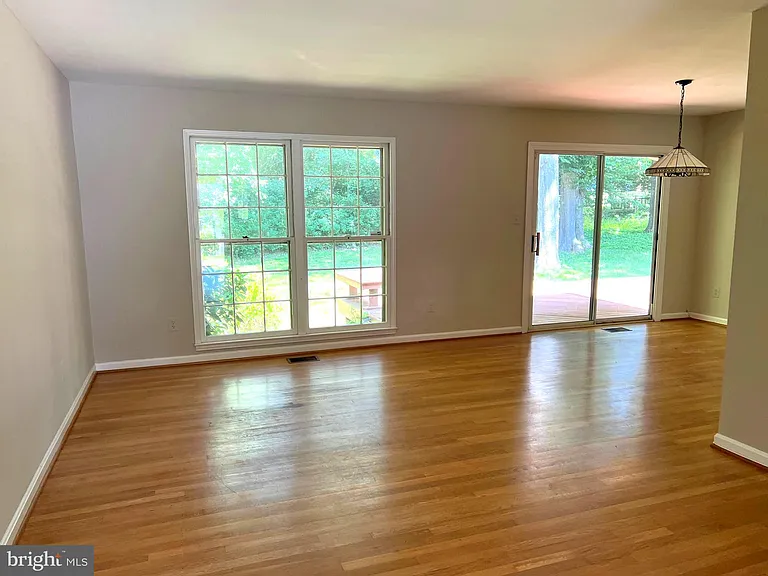 8523 Tysons Ct — Photo 5