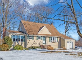 40 Payson Rd, Pequannock, NJ 07440