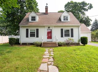 81 Fairview Ave, Lynnfield, MA 01940