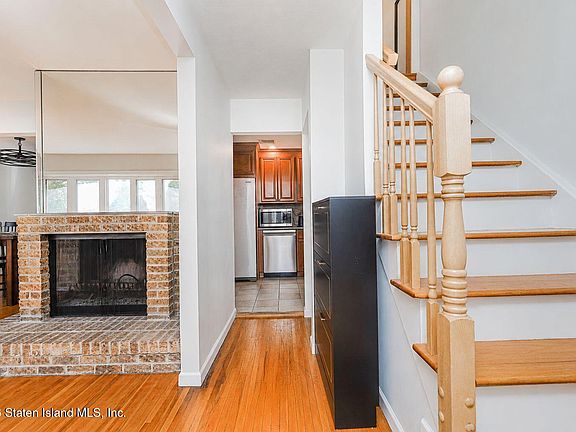 4th image of 259 Seidman Ave