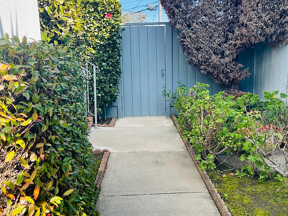 4th image of 2424 Oakmont Dr