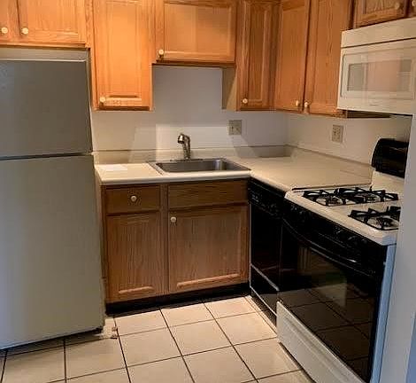 4th image of 112A Hoyt St #T2