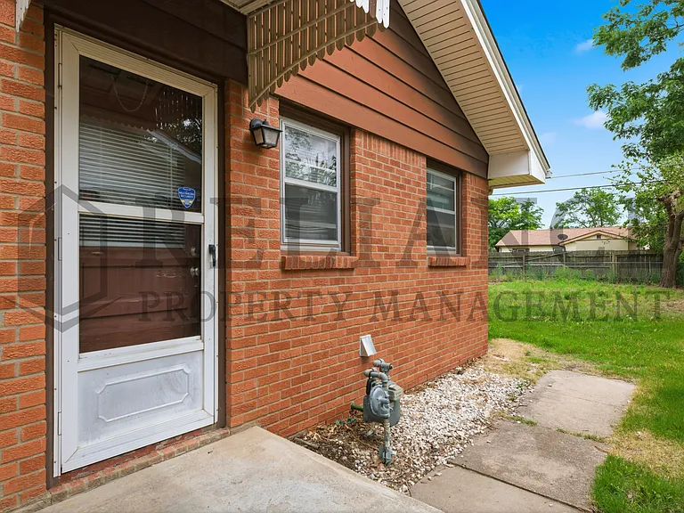 8025 E Indianapolis St — Photo 2
