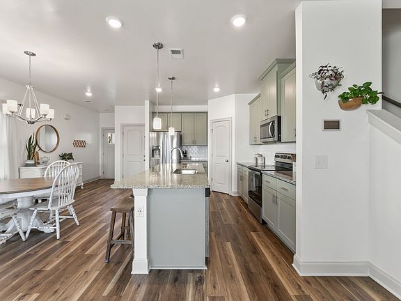 4th image of 811 Arrington Way