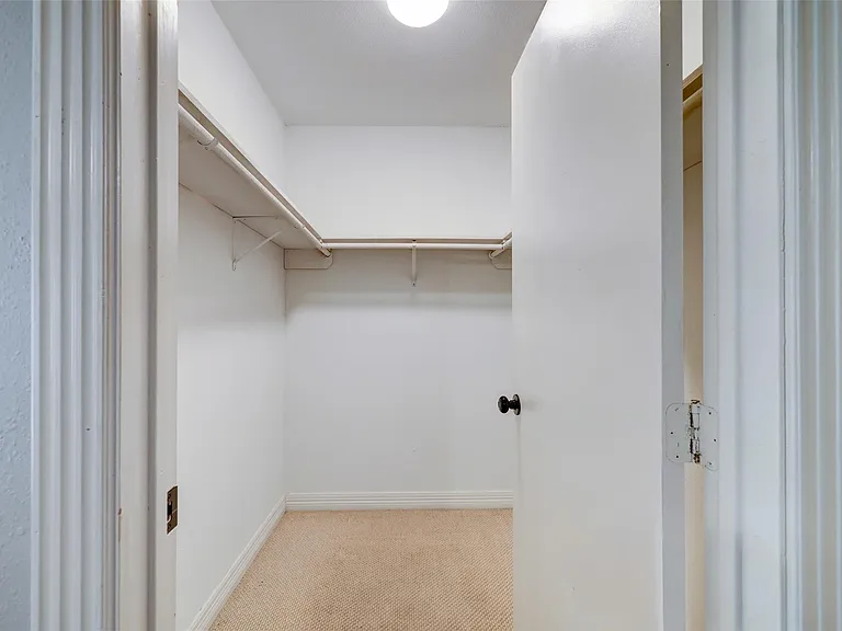 1946 Norcrest Dr — Photo 16