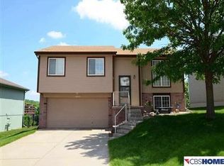 6707 N 112th St, Omaha, NE 68164