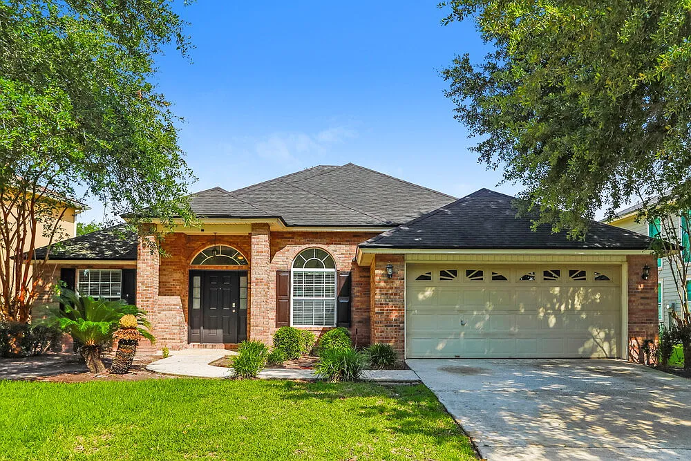 4 bed, 2.0 bath, 2177 sqft, $2,280 — Photo 1