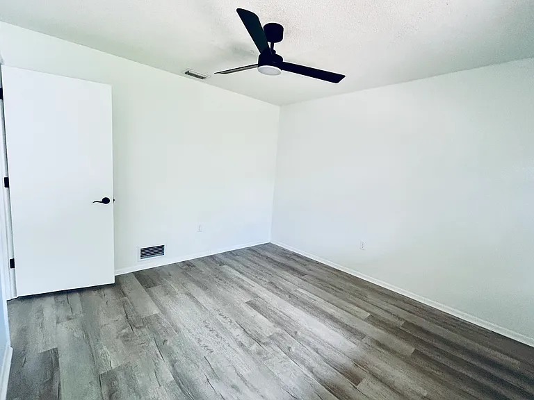 3851 Allenwood St — Photo 19