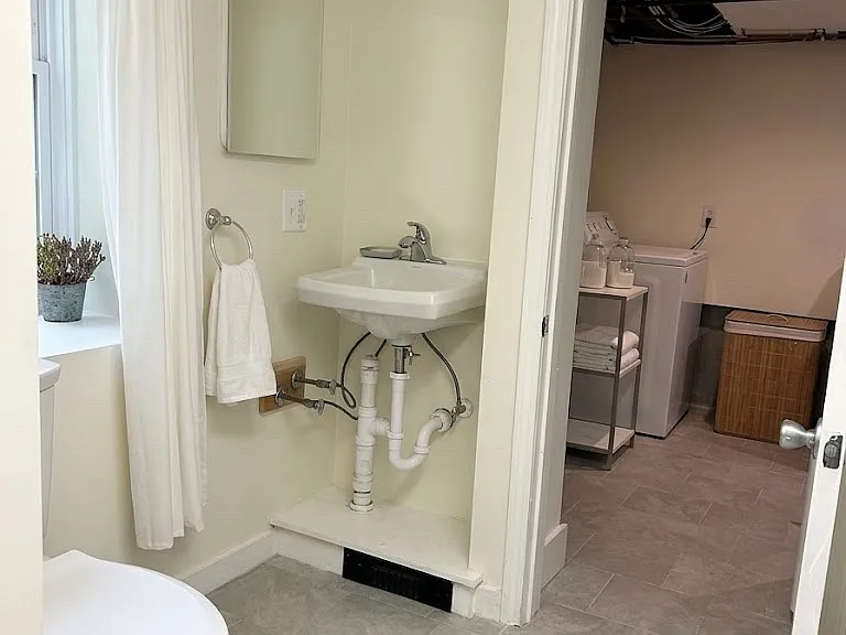 607 Spring St — Photo 16
