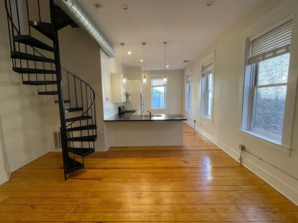 Building Photo - 514 E 12th St #3