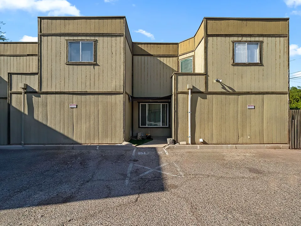 1-web-or-mls-1742 E Pepper Cir Apt 4--35_12132024