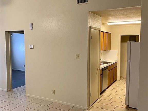 4th image of 1505 Summer Creek Dr #B