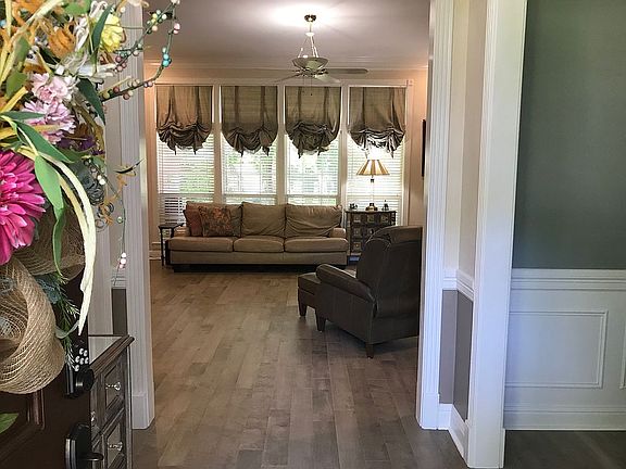 3rd image of 4029 Wisteria Ln