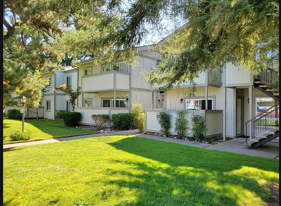 2 bed, $1,859 — Photo 2