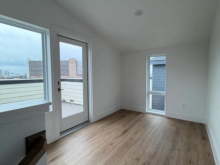 2203 Hondo Ave #203 — Photo 20