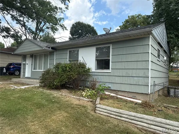 9806 Medford Dr, Saint Louis, MO 63136