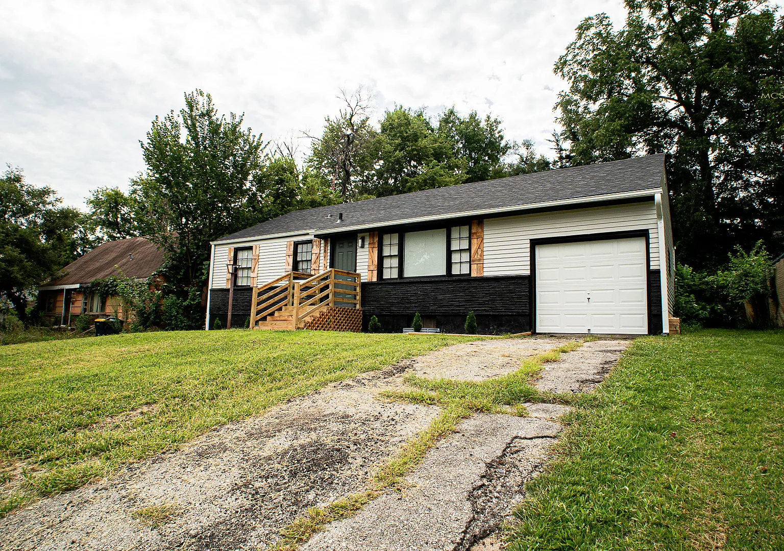 3 bed, 988 sqft, $1,700 — Photo 2