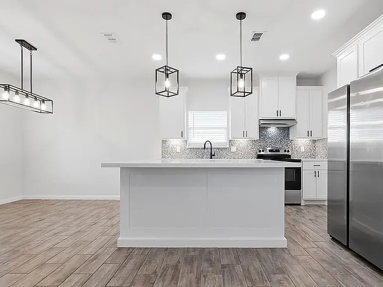 208 Faith Dr — Photo 1