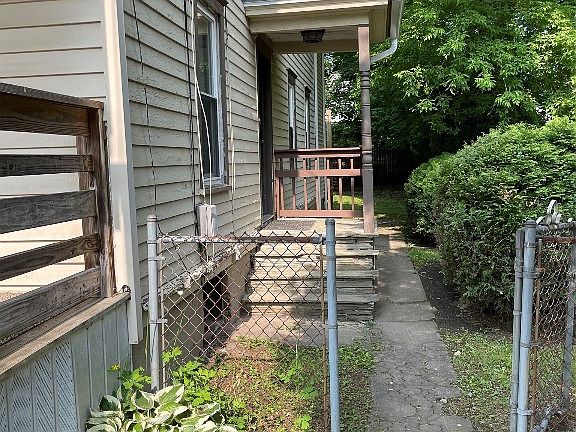 2nd image of 35 Allen St #2