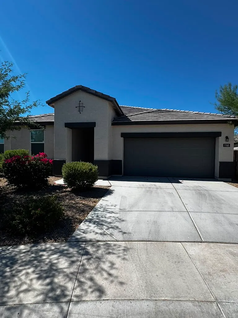 4 bed, 2338 sqft, $2,200 — Photo 1