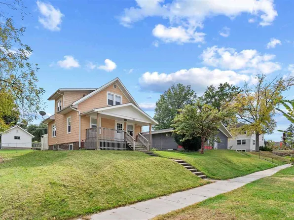 1857 E Ave NE, Cedar Rapids, IA 52402