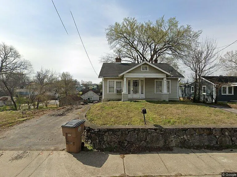2 bed, 784 sqft, $1,600 — Photo 2