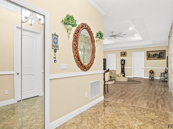 5th image of 46 Boxwood Ln
