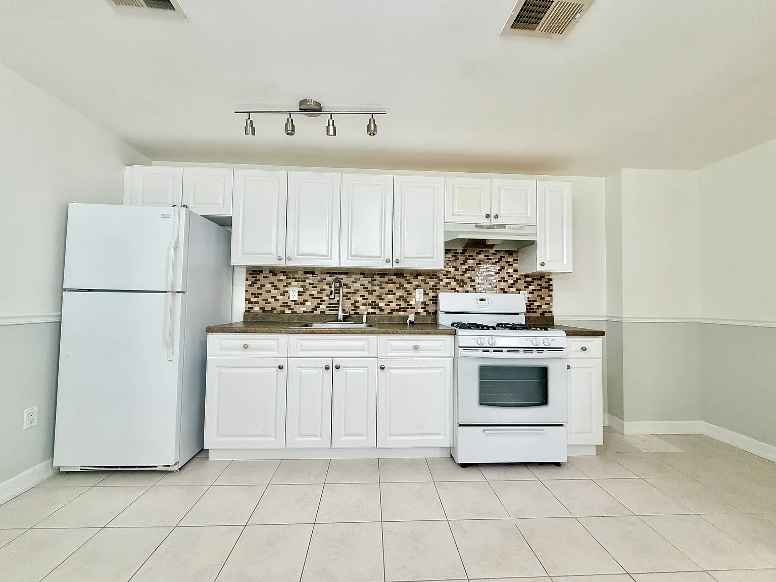 1 bed, 550 sqft, $1,700 — Photo 3
