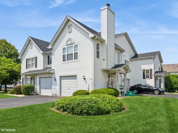 2434 Dickens Dr, Aurora, IL 60503