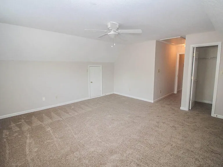 246 Farmington Dr W — Photo 42