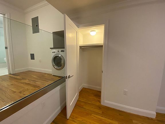 4th image of 210 E 22nd St #*3j