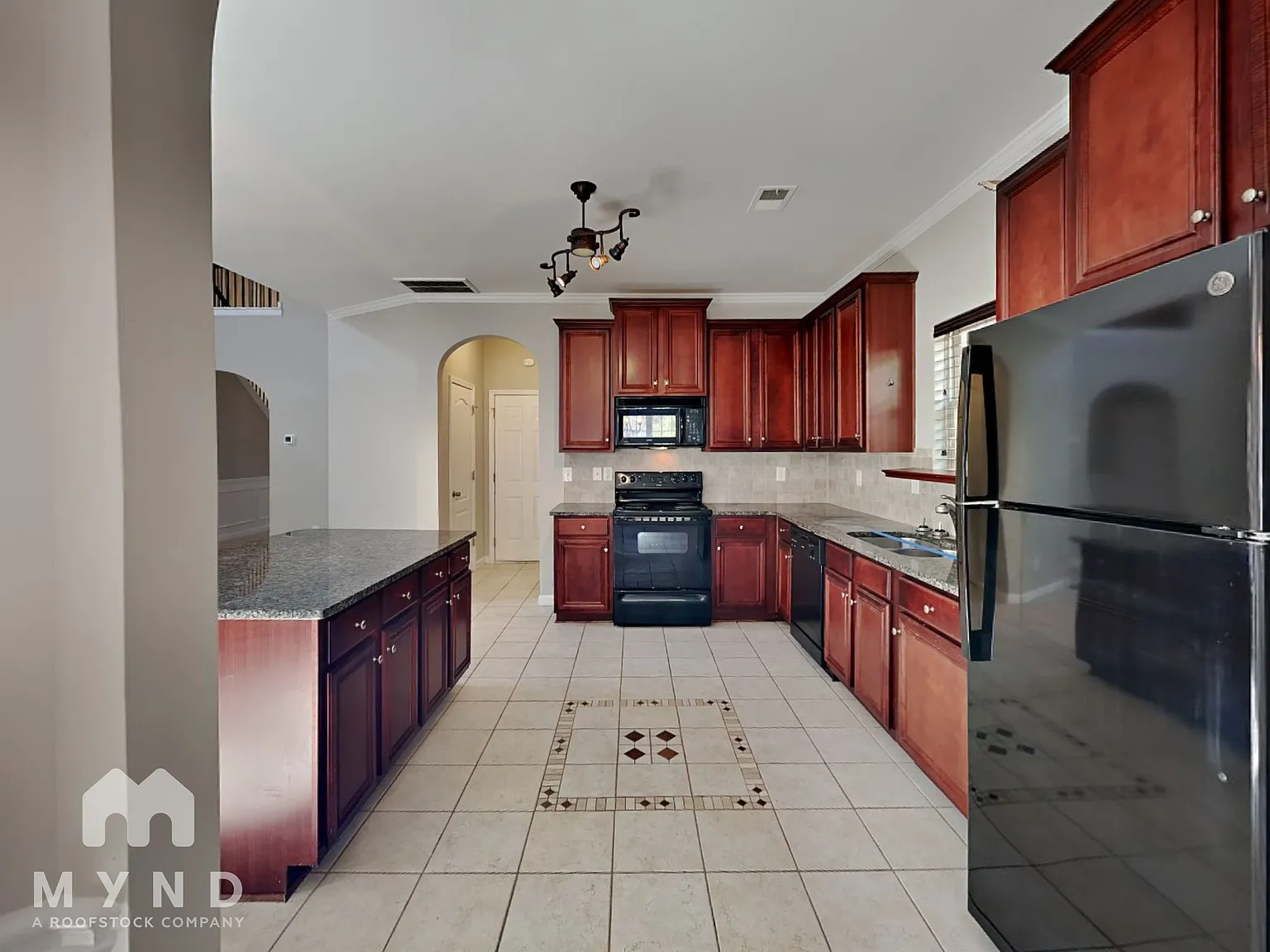 4 bed, 3.0 bath, 2450 sqft, $2,285 — Photo 4