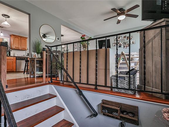 4th image of 403 Elwood St