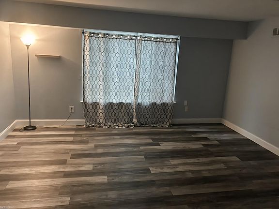 5th image of 25344 Shiawassee Cir APT 210