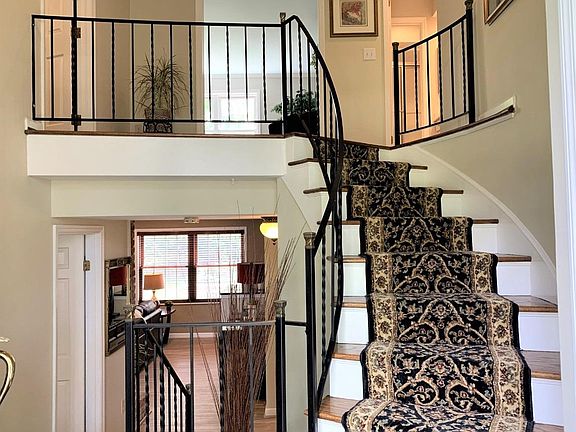 3rd image of 7223 Royalgreen Dr