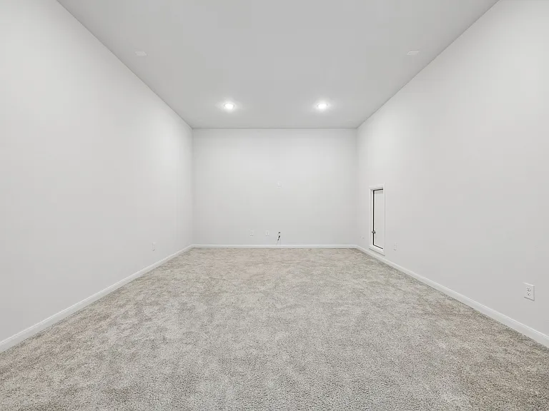 439 Montrose Dr — Photo 31