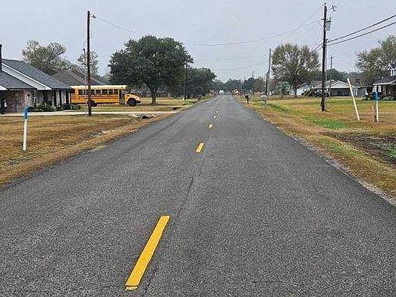 Exterior Neighborhood (street photo)