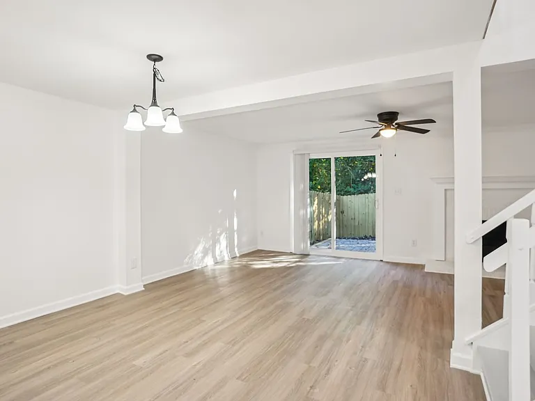1369 Maple Shade Ln — Photo 8